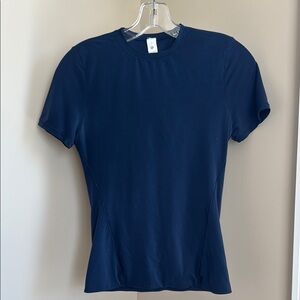 Lululemon navy Nula hip-length ultrasoft crewneck short-sleeve ahirt